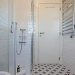 Wonderful Flat Near River W/ Ac By Lovelystay