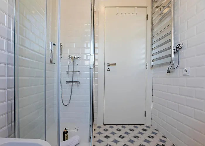 Wonderful Flat Near River W/ Ac By Lovelystay