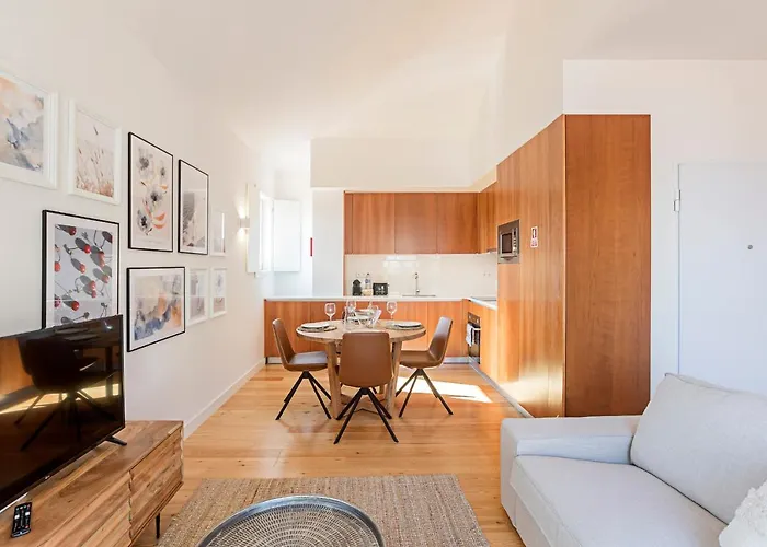 Wonderful Flat Near River W/ Ac By Lovelystay *