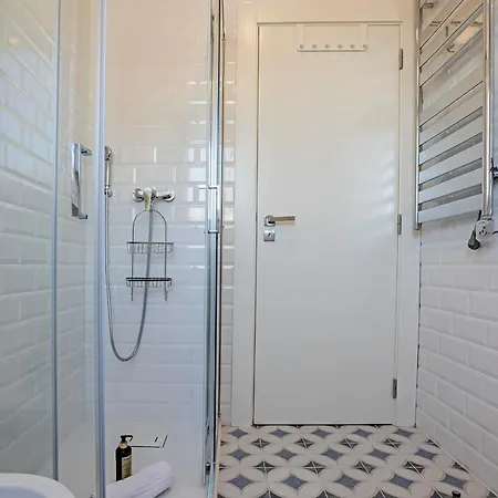 Wonderful Flat Near River W/ Ac By Lovelystay